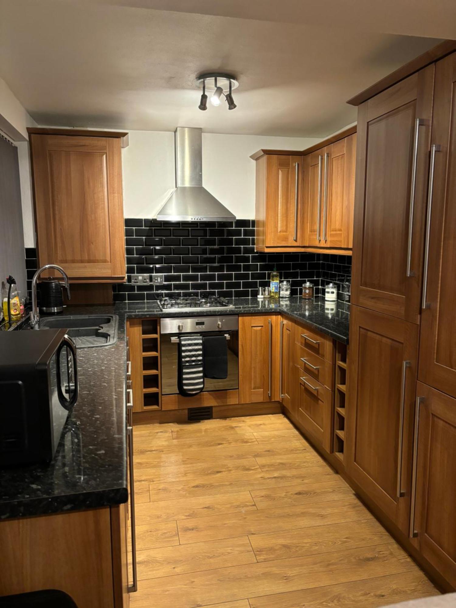 Cozy 3 Bed Home In Halifax With Secure Parking - Long & Short Stays Welcome! Exterior foto